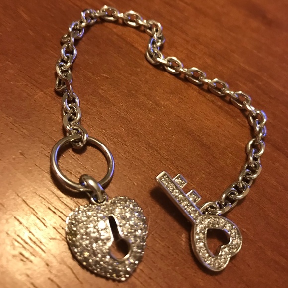 Chateau D'argent Heart and Key Bracelet - Picture 2 of 5